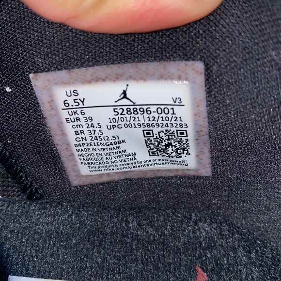 Jordan 11 Retro Low 72-10 6.5Y - Picture 8 of 10